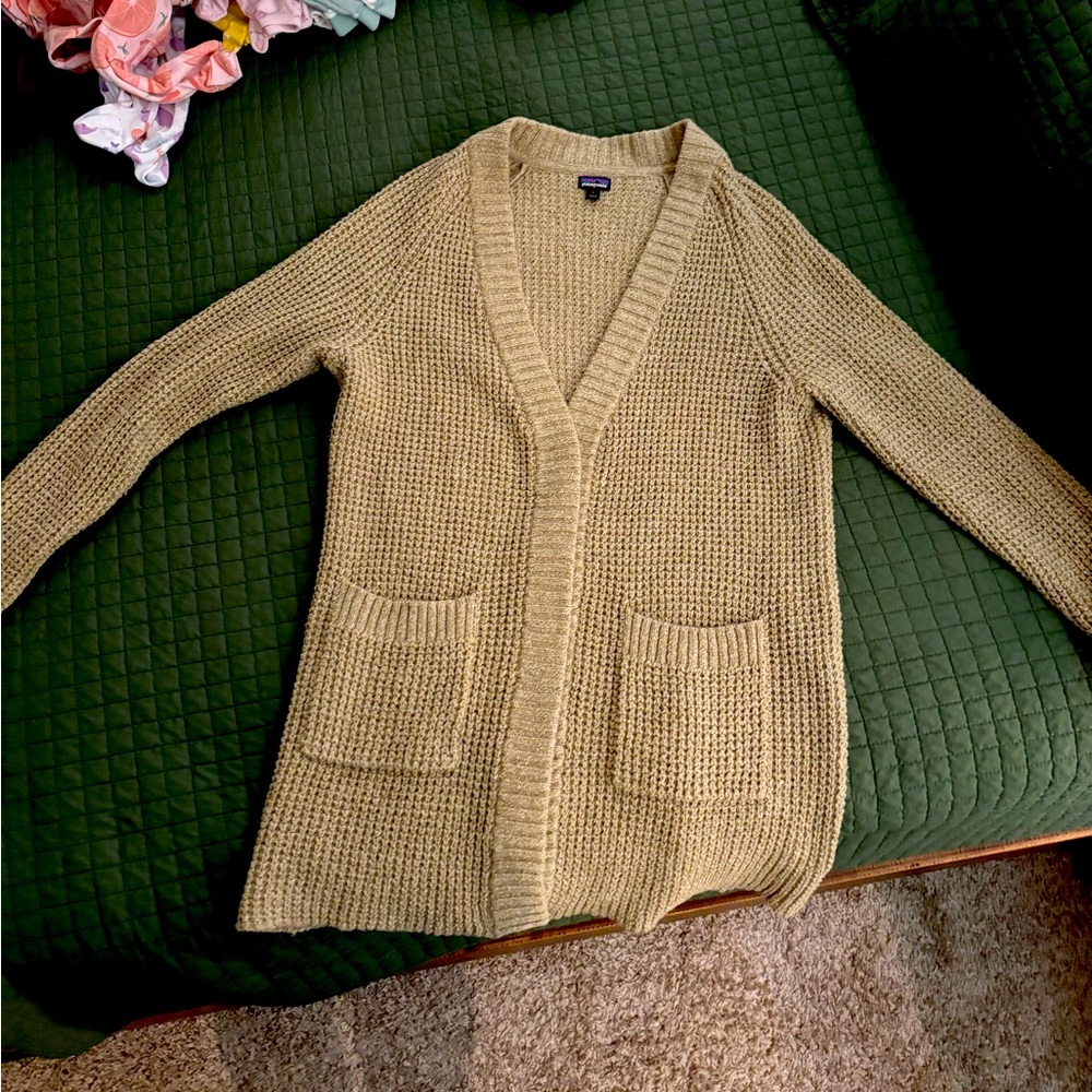 Women’s Patagonia oversized knit sweater